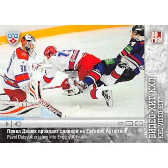 Karty KHL - Pavel Datsyuk Crashes Into Evgeny Artyukhin - 2013-14 Sereal KHL Video-Hit No.VID-024